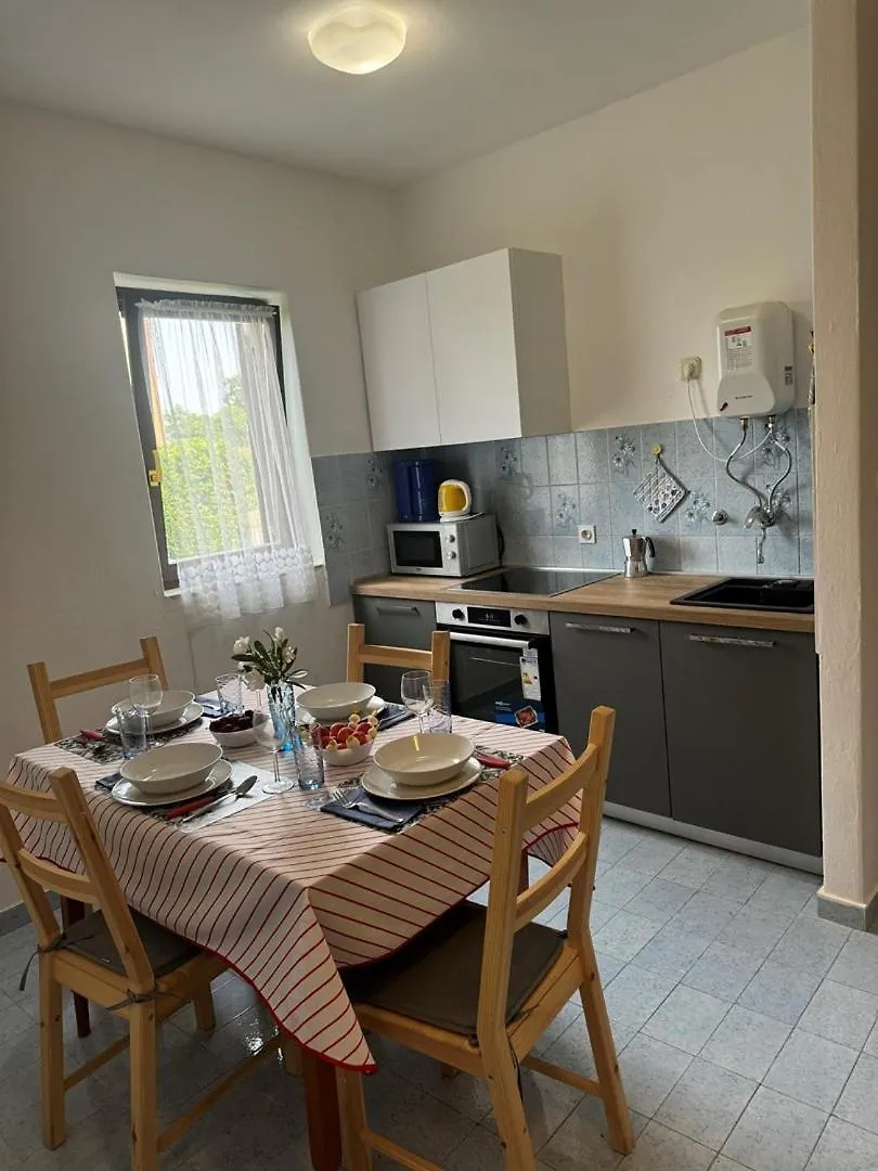 Guest house Apartments Brankica Vantacici